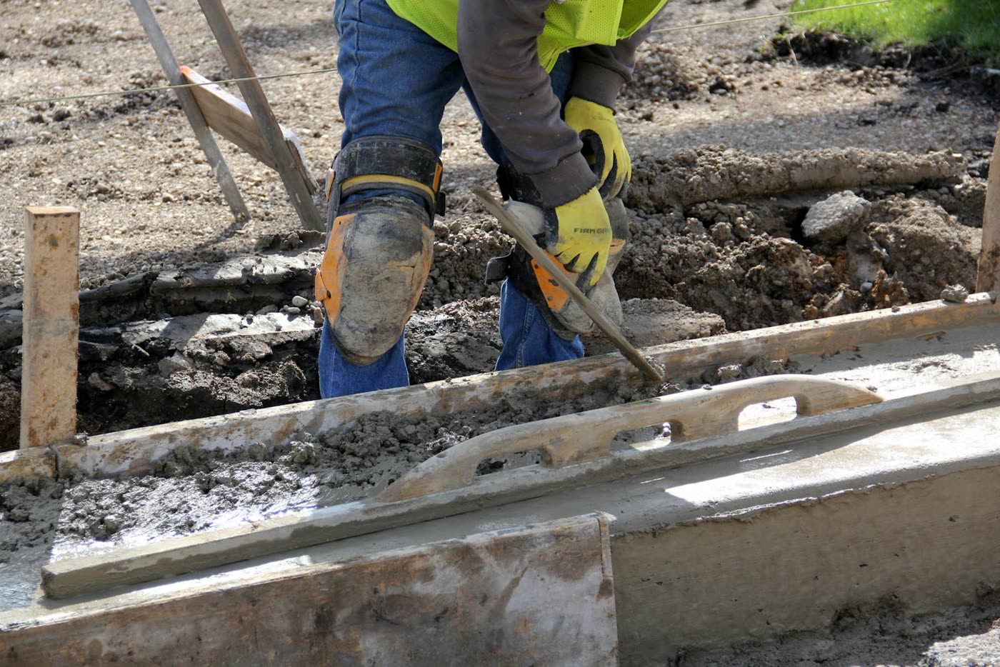S6 power-float crew working a slab